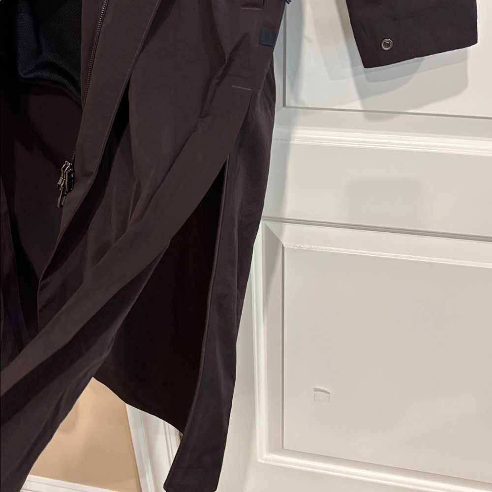 Lululemon Lab Moraine Coat in Maroon Brown. Size L - Picture 11 of 16